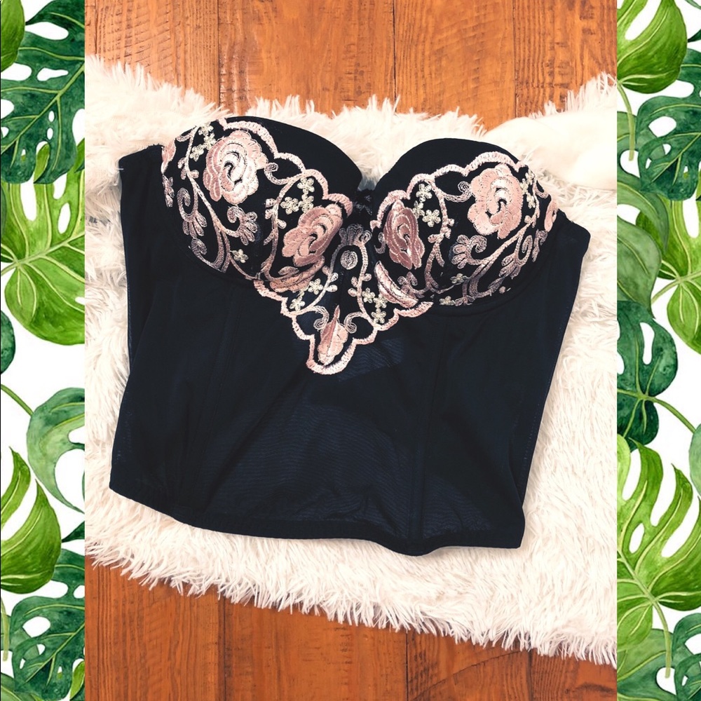 Sexy bustier!